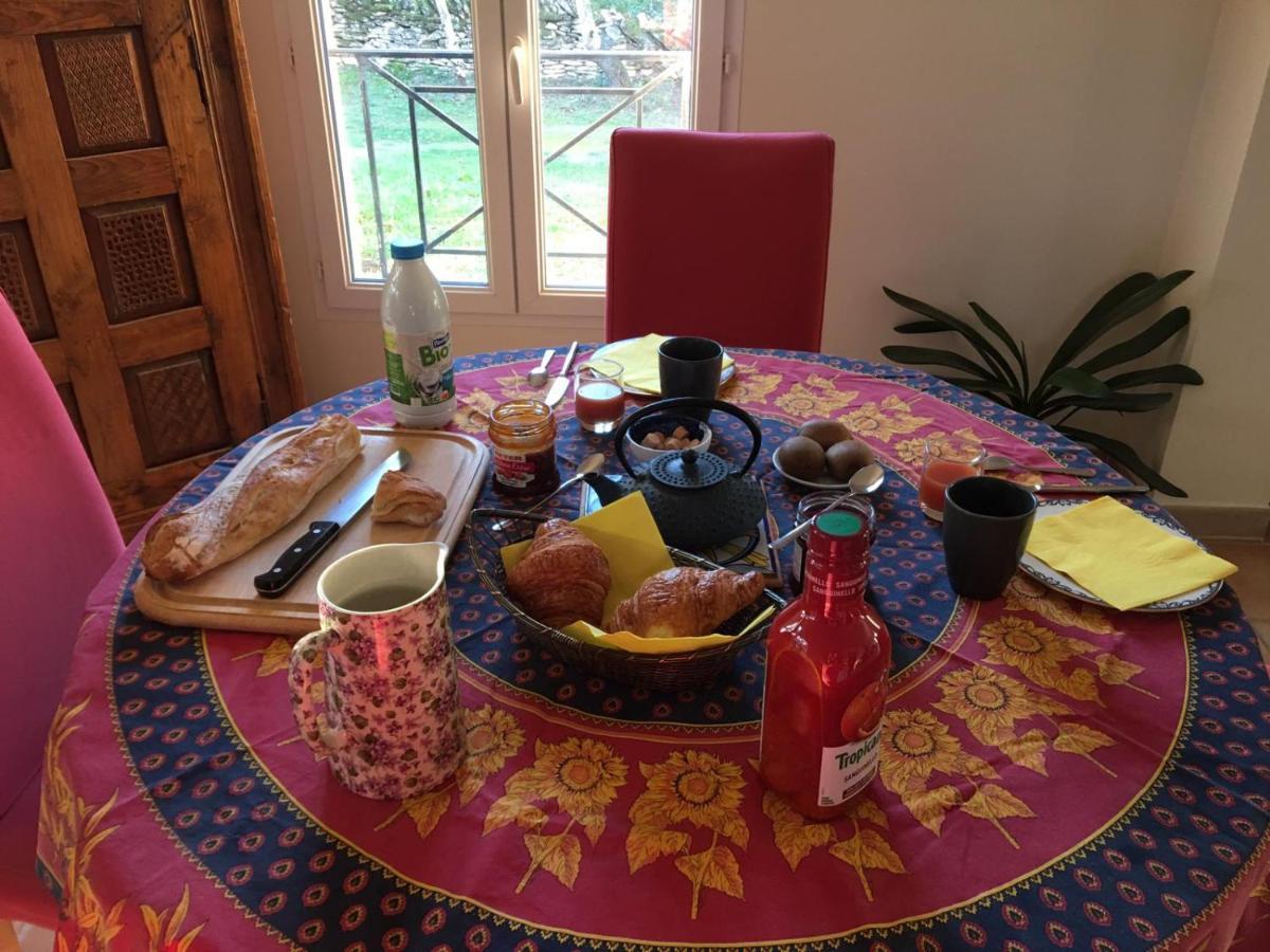 Bed and Breakfast Les Marguerites Vers Pont du Gard Exterior foto