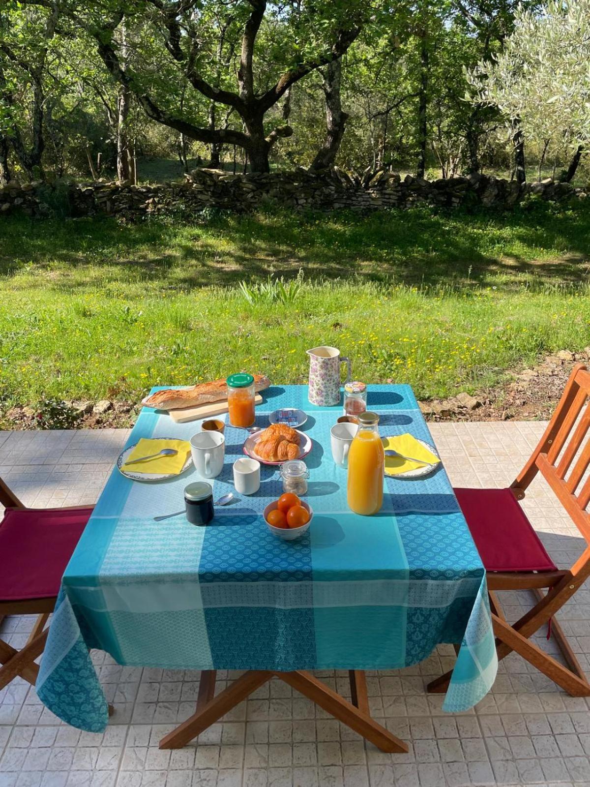 Bed and Breakfast Les Marguerites Vers Pont du Gard Exterior foto